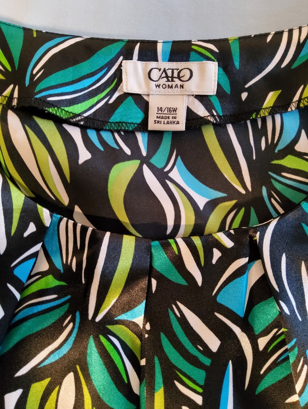 Cato Leaf-Print Flutter Sleeve Top in Teal, Lime & Black 14/16W - Picture 7 of 7